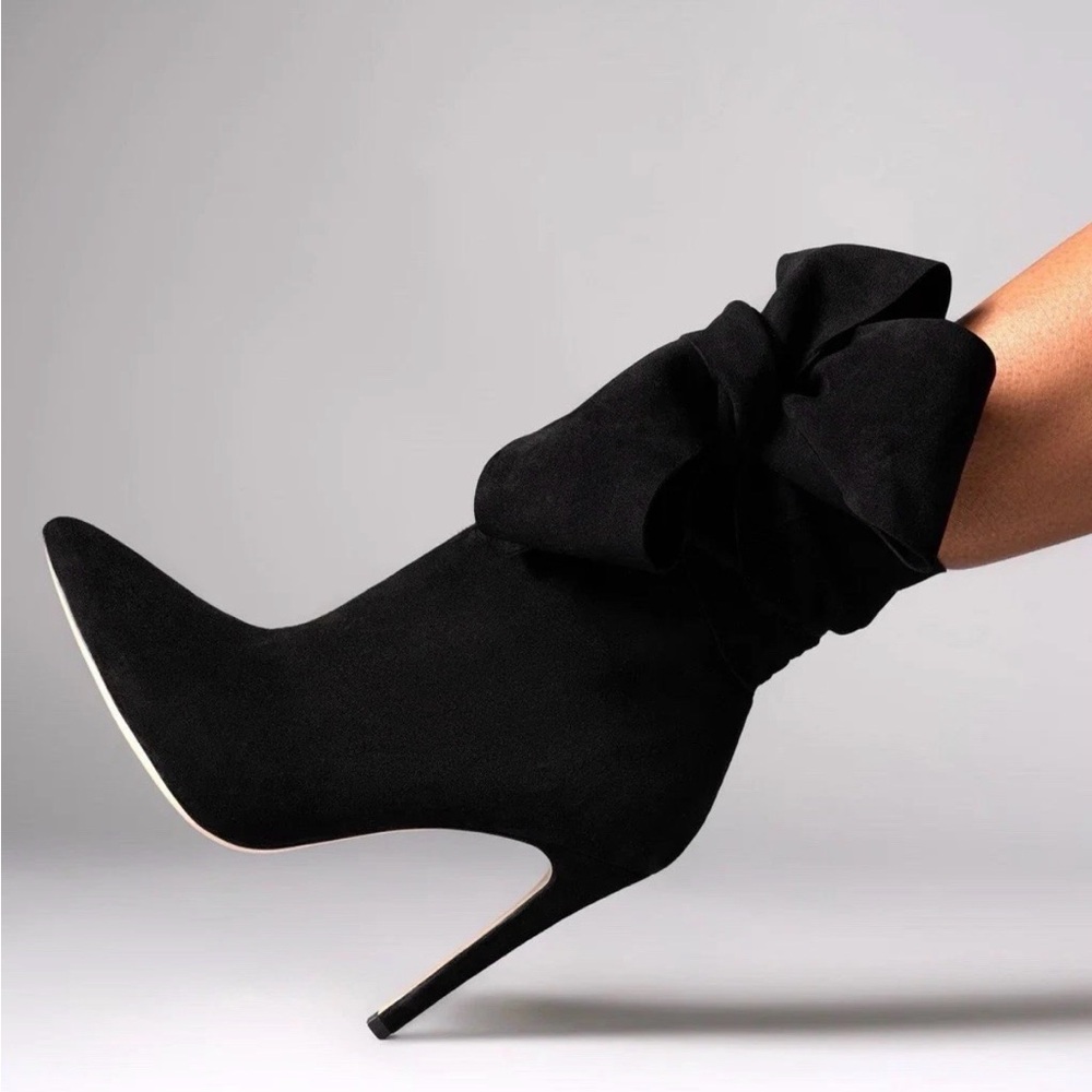 Chic Black Bow Heeled Boots